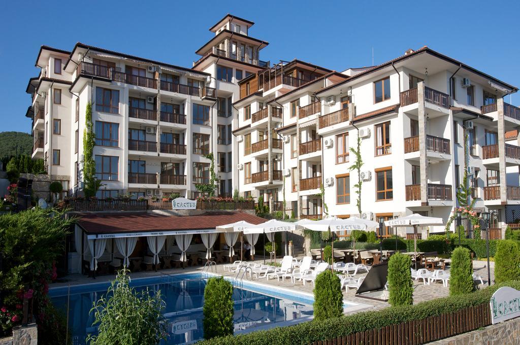 Mars Apartments In Tryavna Beach Complex Свети-Влас Экстерьер фото