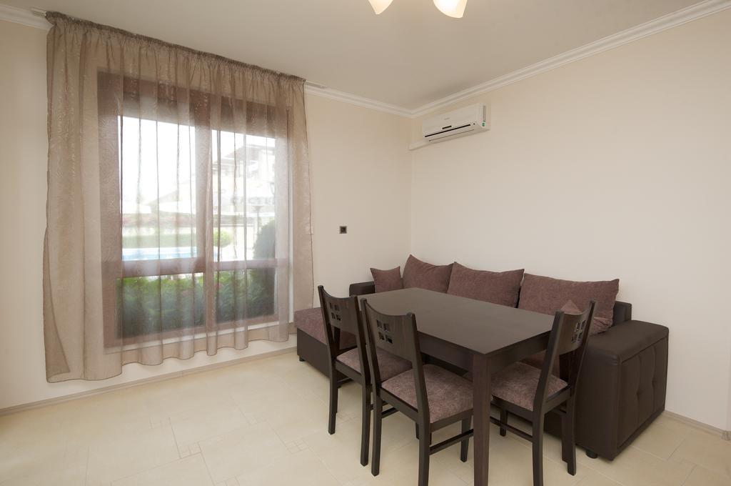 Mars Apartments In Tryavna Beach Complex Свети-Влас Номер фото