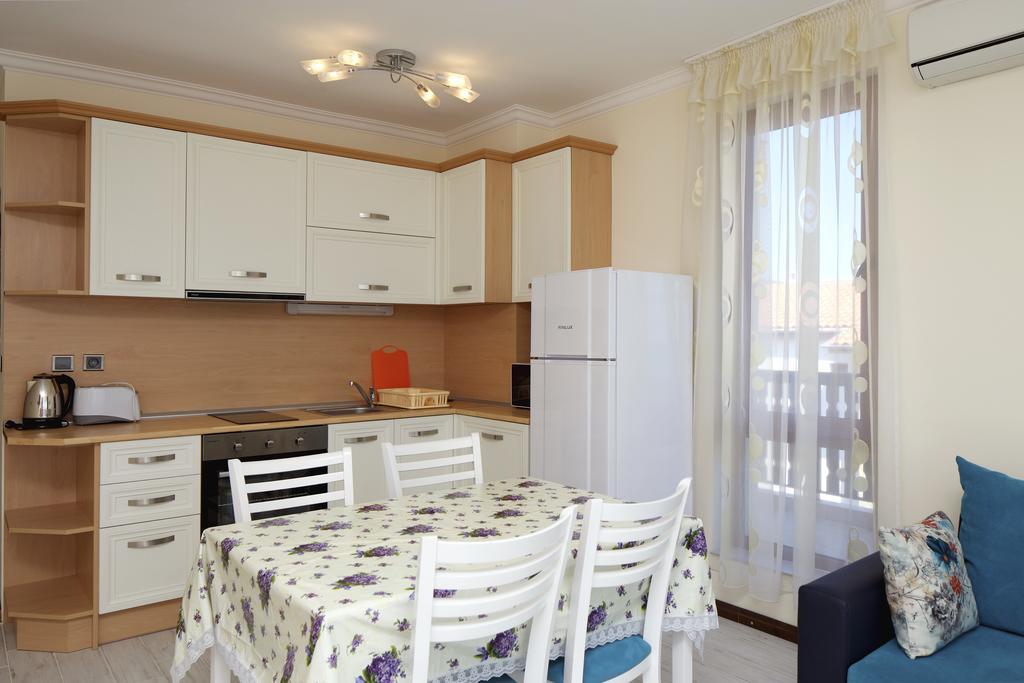Mars Apartments In Tryavna Beach Complex Свети-Влас Экстерьер фото