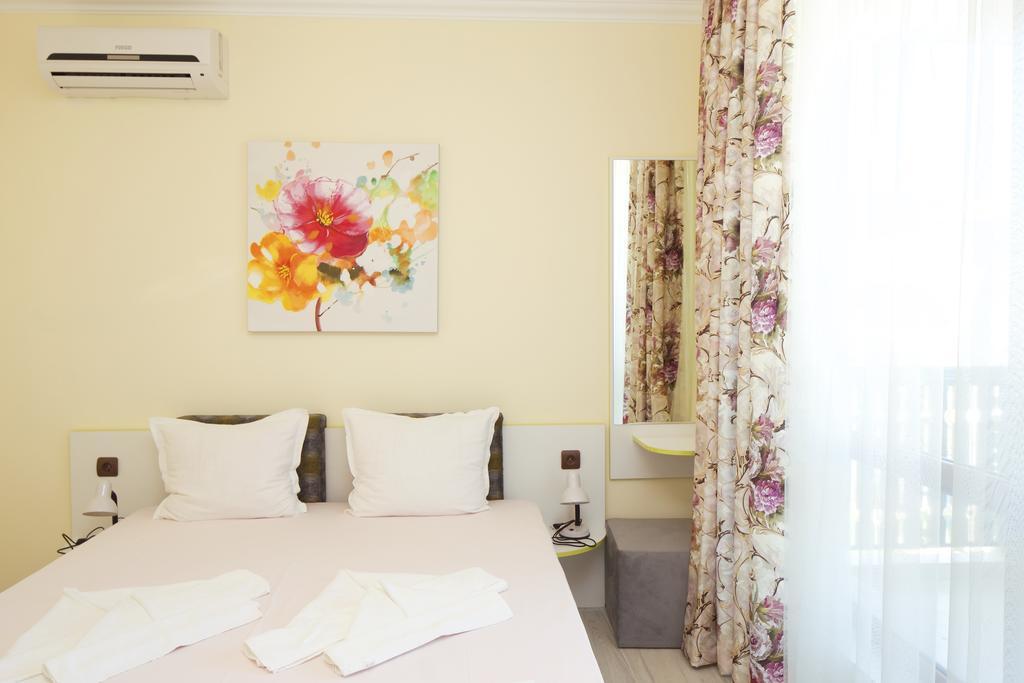 Mars Apartments In Tryavna Beach Complex Свети-Влас Экстерьер фото